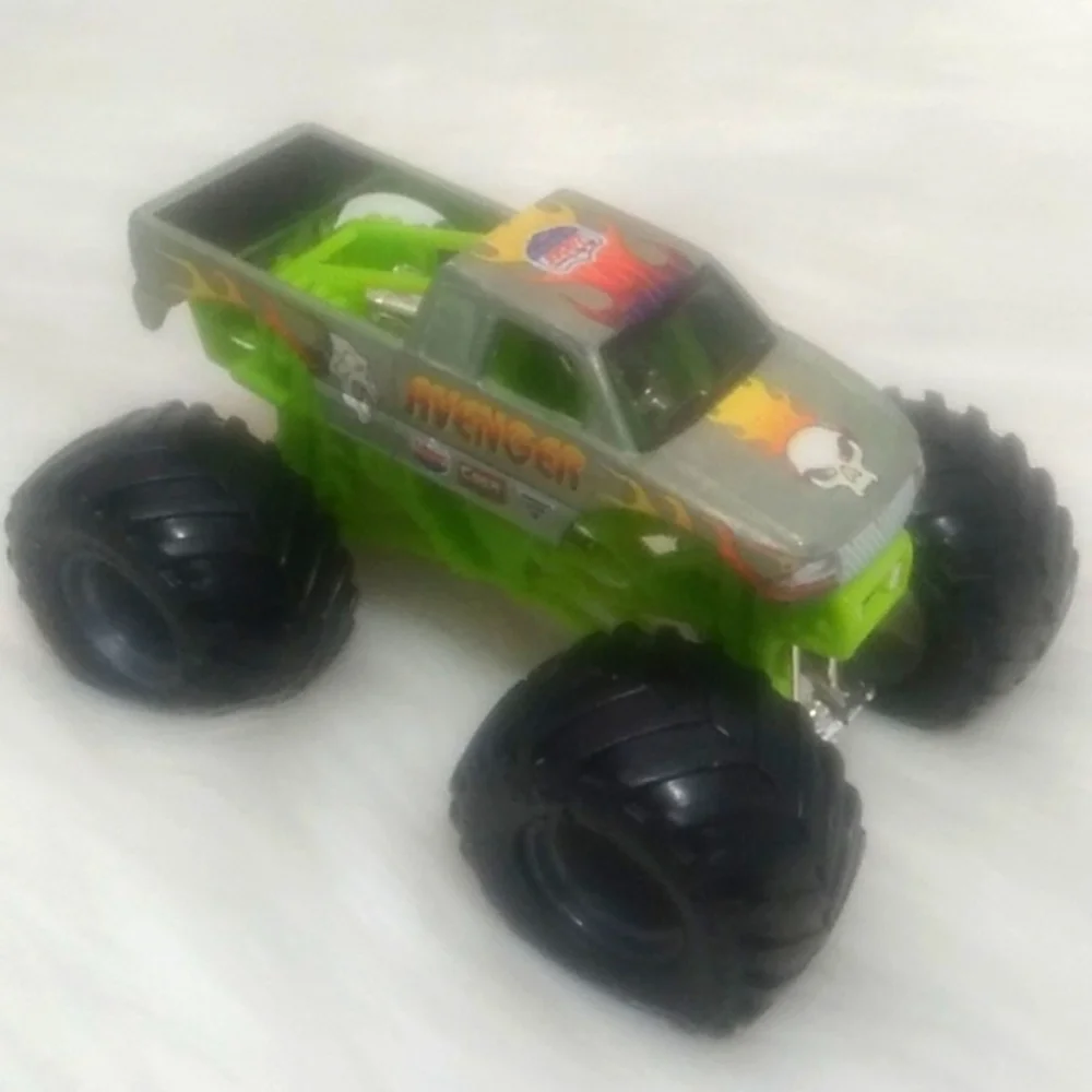 HTF! Avenger Monster Truck W Neon Green Frame Scale 1/64